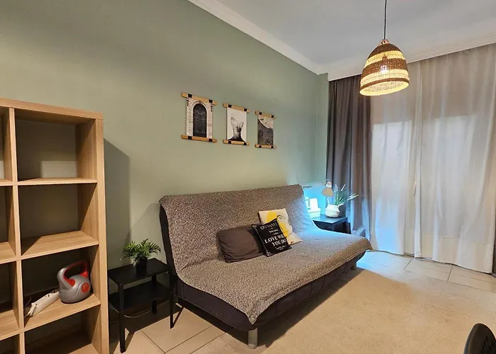 Walk Everywhere - Peaceful, Lovely, 1st Floor, Flat Near Agias Sofia Church * Thessaloniki