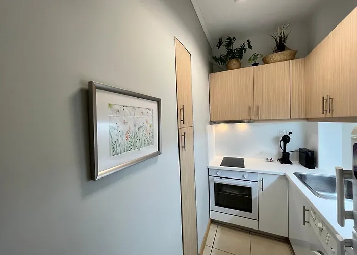 Walk Everywhere - Peaceful, Lovely, 1st Floor, Flat Near Agias Sofia Church *