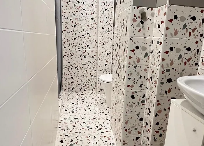 Walk Everywhere - Peaceful, Lovely, 1st Floor, Flat Near Agias Sofia Church דירה סלוניקי