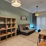 Walk Everywhere - Peaceful, Lovely, 1st Floor, Flat Near Agias Sofia Church *