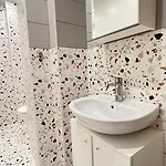 Walk Everywhere - Peaceful, Lovely, 1st Floor, Flat Near Agias Sofia Church *