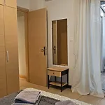 Walk Everywhere - Peaceful, Lovely, 1st Floor, Flat Near Agias Sofia Church