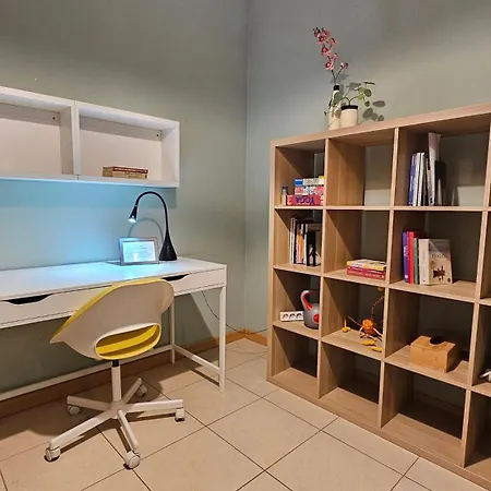 Walk Everywhere - Peaceful, Lovely, 1st Floor, Flat Near Agias Sofia Church *