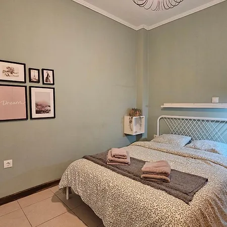 Walk Everywhere - Peaceful, Lovely, 1st Floor, Flat Near Agias Sofia Church דירה סלוניקי