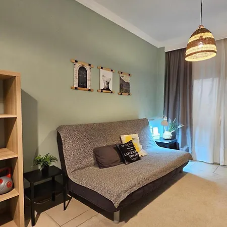 Walk Everywhere - Peaceful, Lovely, 1st Floor, Flat Near Agias Sofia Church * סלוניקי