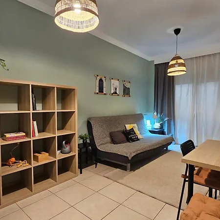 Walk Everywhere - Peaceful, Lovely, 1st Floor, Flat Near Agias Sofia Church *