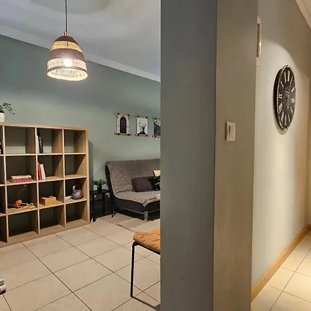 Walk Everywhere - Peaceful, Lovely, 1st Floor, Flat Near Agias Sofia Church * סלוניקי