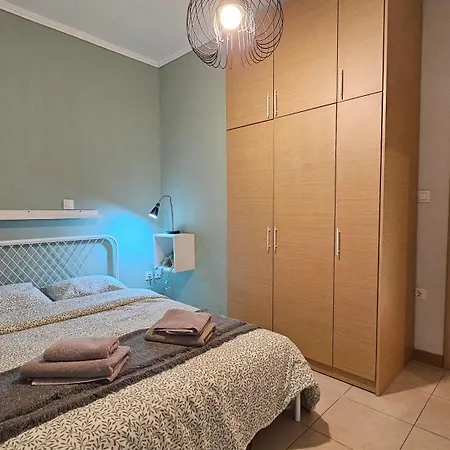 Walk Everywhere - Peaceful, Lovely, 1st Floor, Flat Near Agias Sofia Church סלוניקי