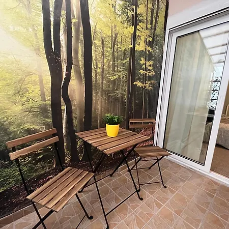 Walk Everywhere - Peaceful, Lovely, 1st Floor, Flat Near Agias Sofia Church סלוניקי