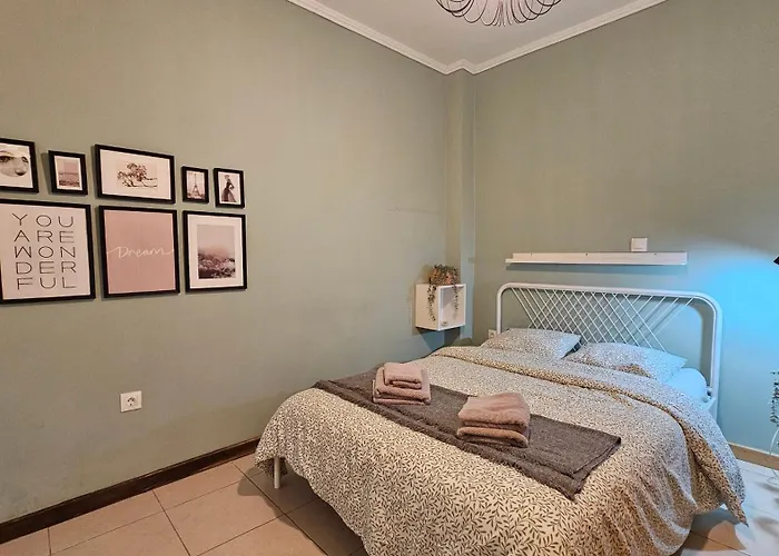 Walk Everywhere - Peaceful, Lovely, 1st Floor, Flat Near Agias Sofia Church Apartment Thessaloniki