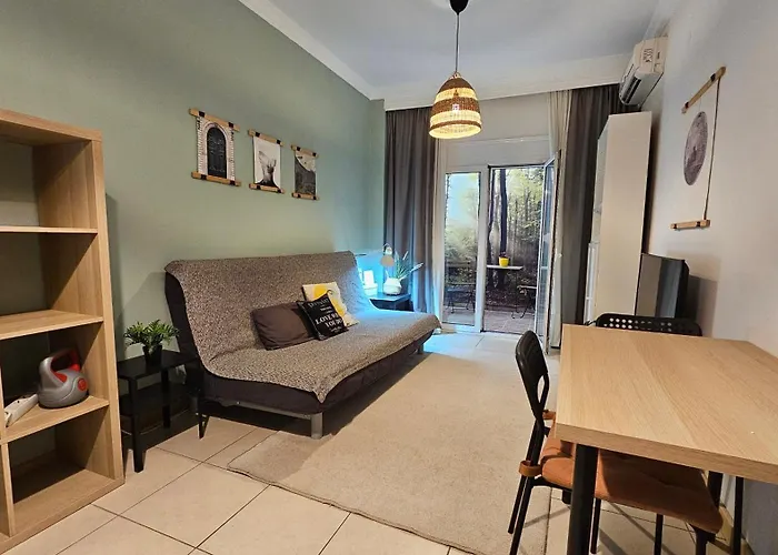Apartment Walk Everywhere - Peaceful, Lovely, 1st Floor, Flat Near Agias Sofia Church Thessaloniki