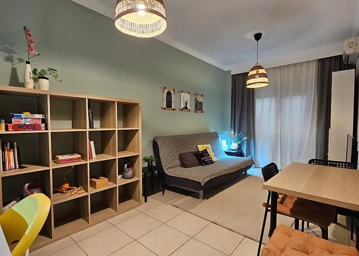 Walk Everywhere - Peaceful, Lovely, 1st Floor, Flat Near Agias Sofia Church *