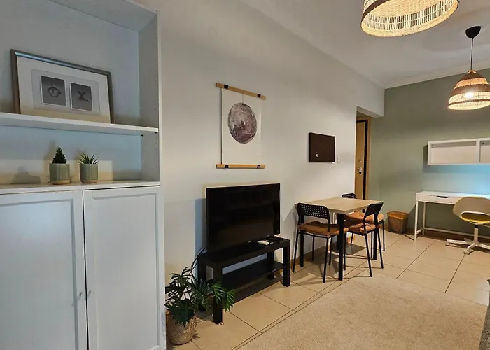 Walk Everywhere - Peaceful, Lovely, 1st Floor, Flat Near Agias Sofia Church * Thessaloniki