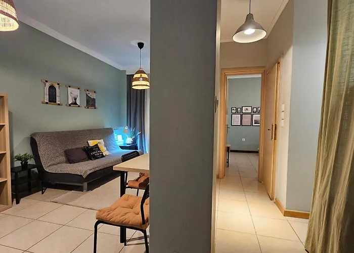 Walk Everywhere - Peaceful, Lovely, 1st Floor, Flat Near Agias Sofia Church Apartment Thessaloniki
